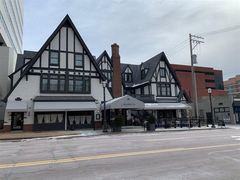 Seven Gables Inn, St Louis West, A Tribute Portfolio Hotel Clayton Bagian luar foto