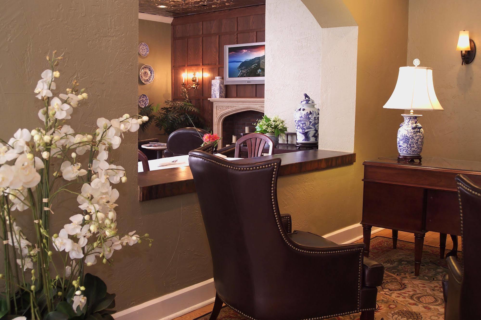 Seven Gables Inn, St Louis West, A Tribute Portfolio Hotel Clayton Ruang foto