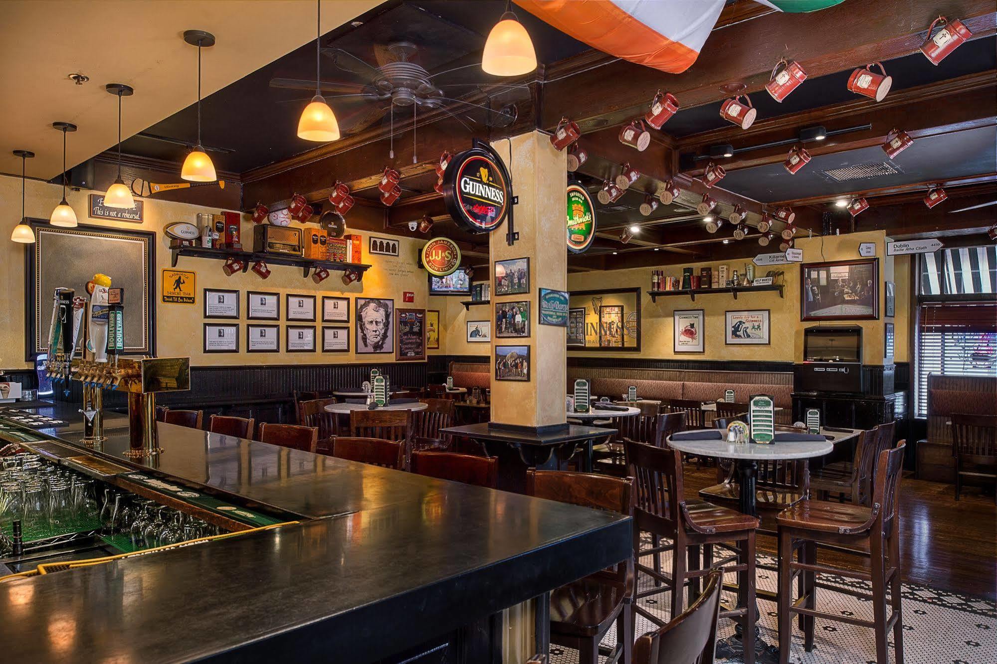 Seven Gables Inn, St Louis West, A Tribute Portfolio Hotel Clayton Bagian luar foto