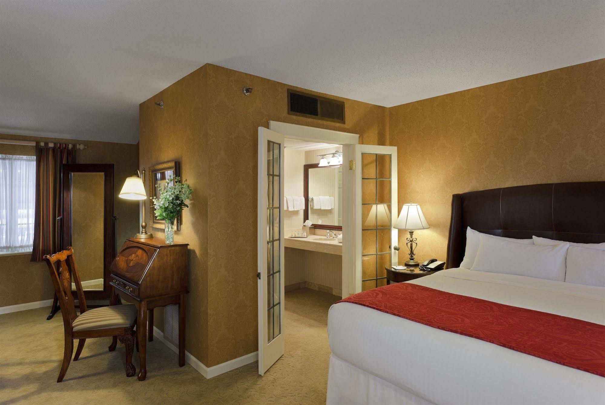 Seven Gables Inn, St Louis West, A Tribute Portfolio Hotel Clayton Bagian luar foto