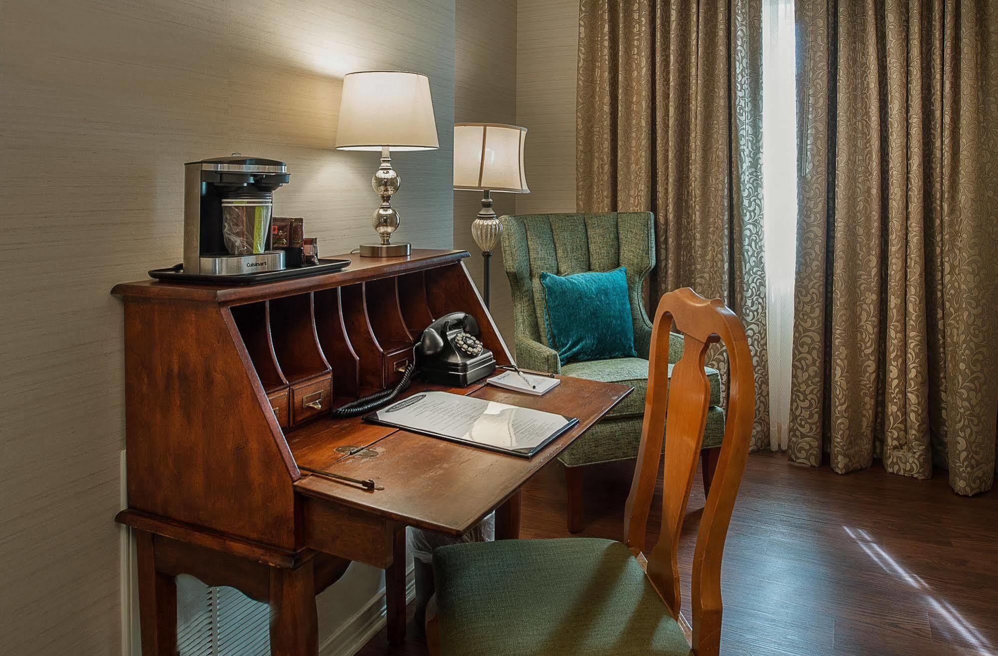 Seven Gables Inn, St Louis West, A Tribute Portfolio Hotel Clayton Bagian luar foto