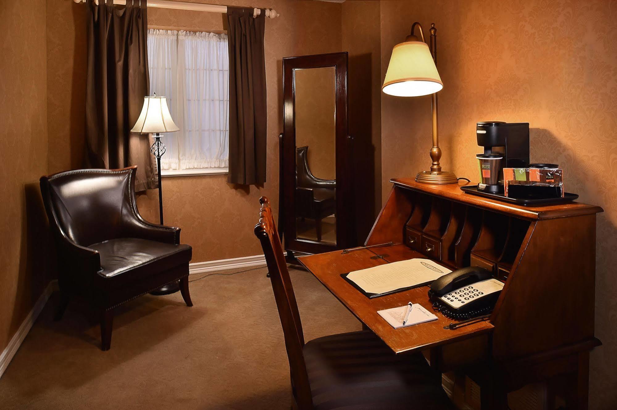 Seven Gables Inn, St Louis West, A Tribute Portfolio Hotel Clayton Bagian luar foto